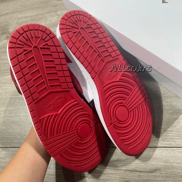 Air Jordan 1 Mid Women’s Red Black White